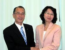 里吉さんと握手